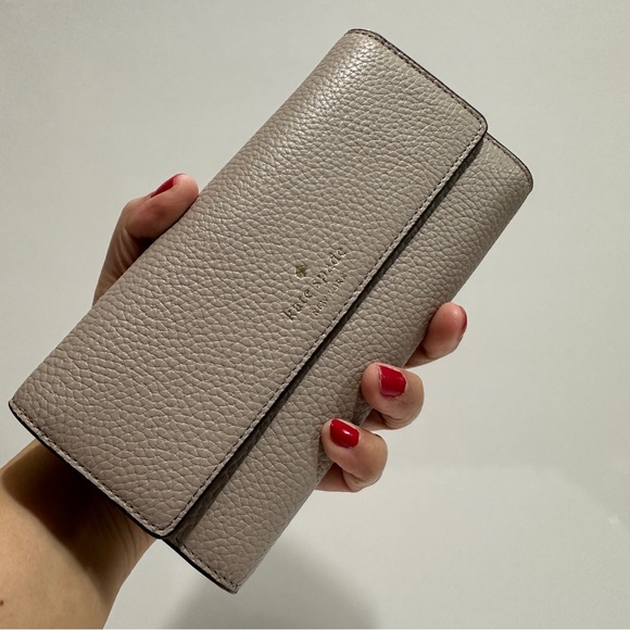 Authentic Kate Spade Wallet - Picture 1 of 9